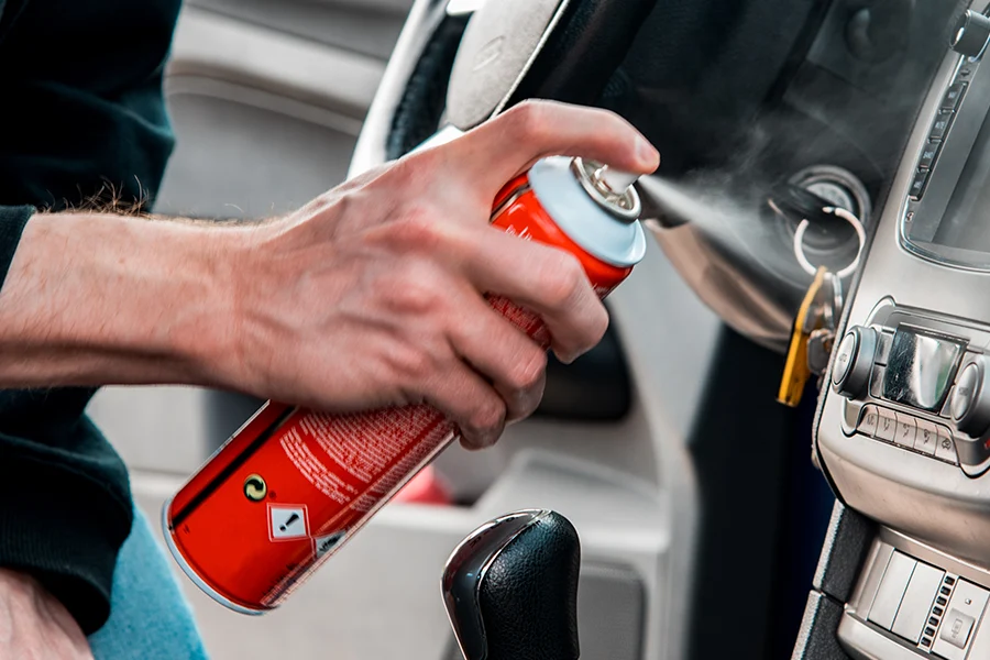 lata de aerosol para coche