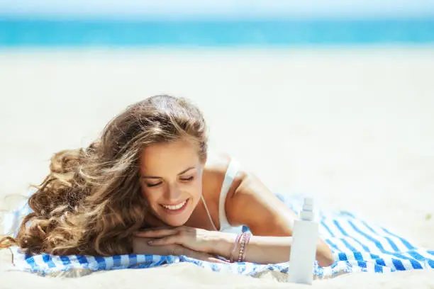 The Origin Story: A Brief History of Sunscreen Sprays