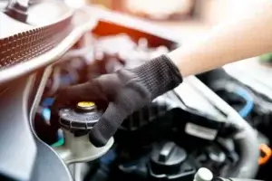 what does brake fluid do？
